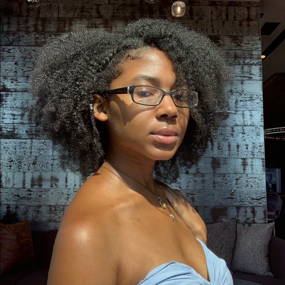 Meet your Posher, Courtney - Picture 1 of 1